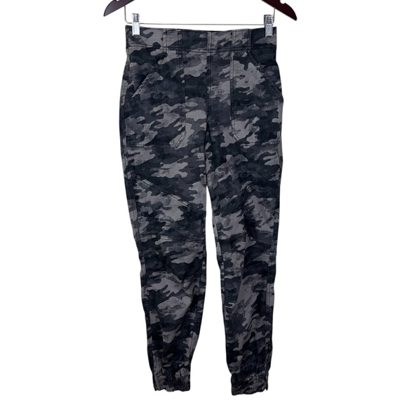 SPANX Pants - Spanx Stretch Twill Cargo Joggers Pants Womens Size Small Black Wash Camo 20319R